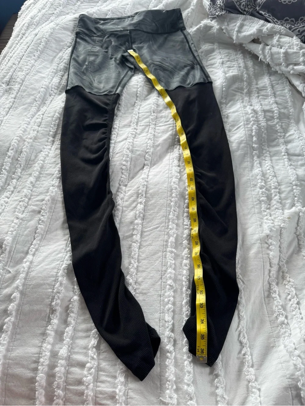 Alo Yoga Goddess Ribbed Legging size medium in Marble Swirl.